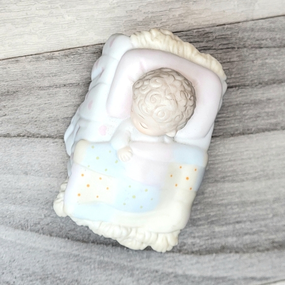 PRECIOUS MOMENTS Nativity Baby Jesus Figurine Come Let Us Adore Him 1986 Loose - Picture 6 of 10